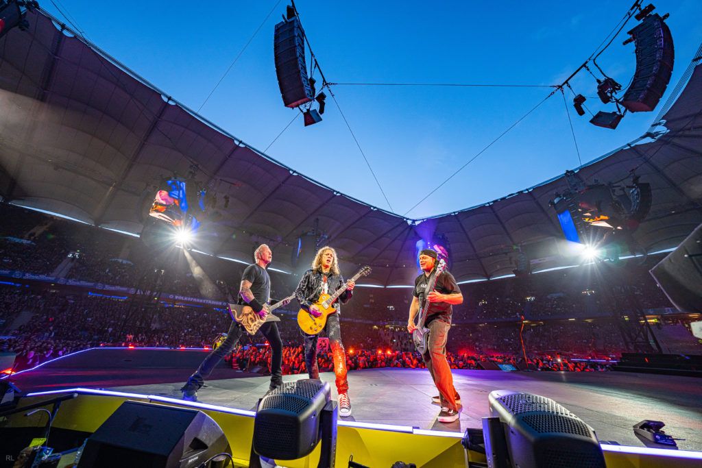 Metallica playing in the round on the M72 World Tour